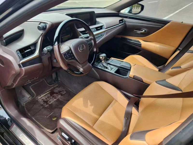 济南19年雷克萨斯ES8