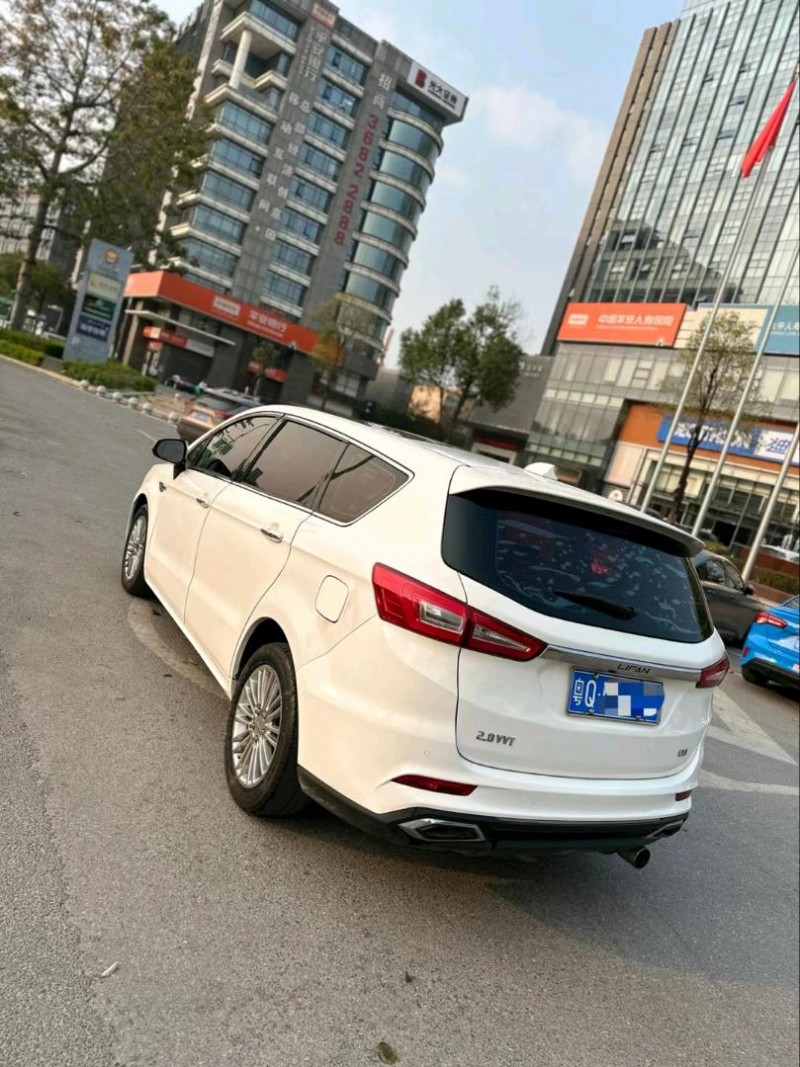 广州17年力帆汽车轩朗7