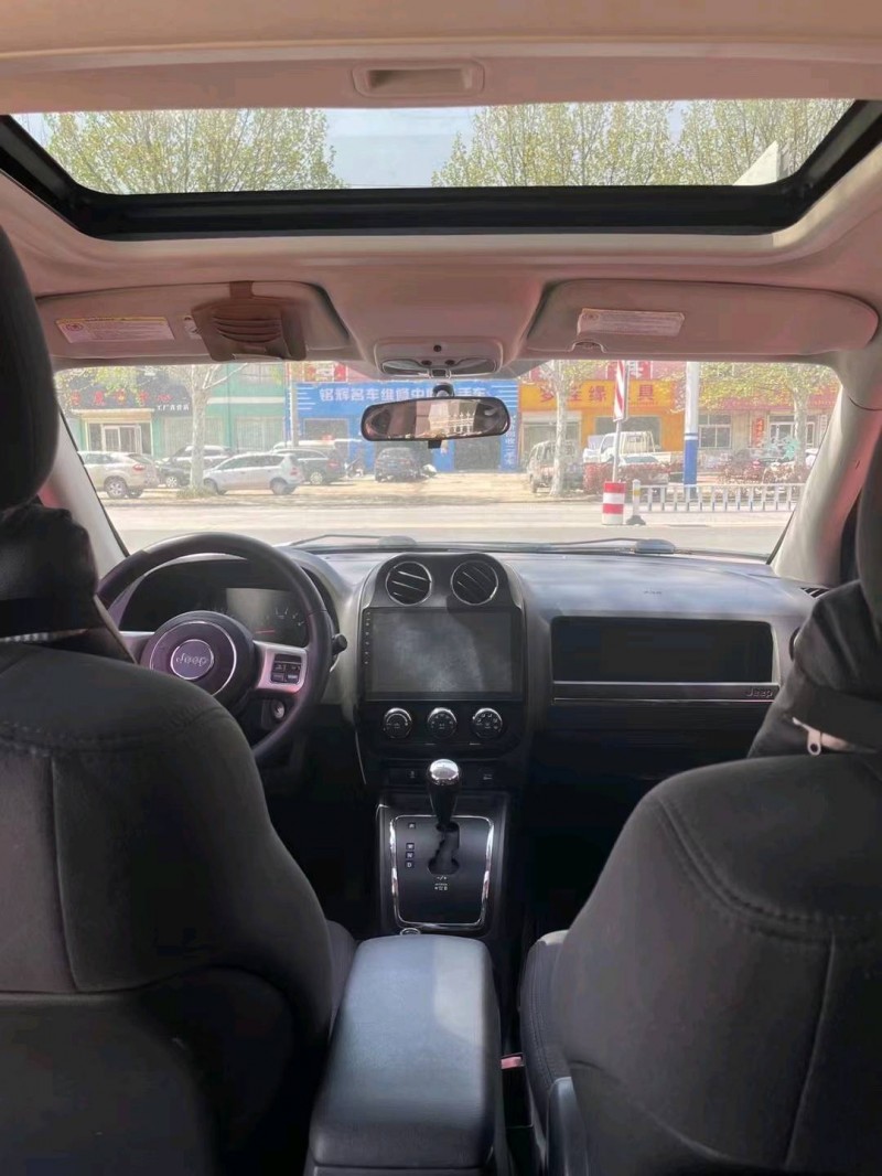 青岛12年Jeep指南者8