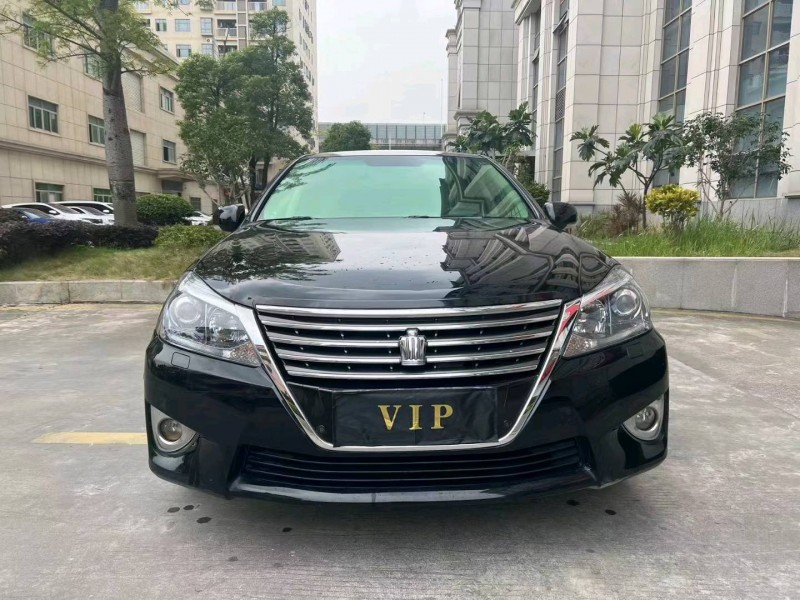 广州13年丰田皇冠1