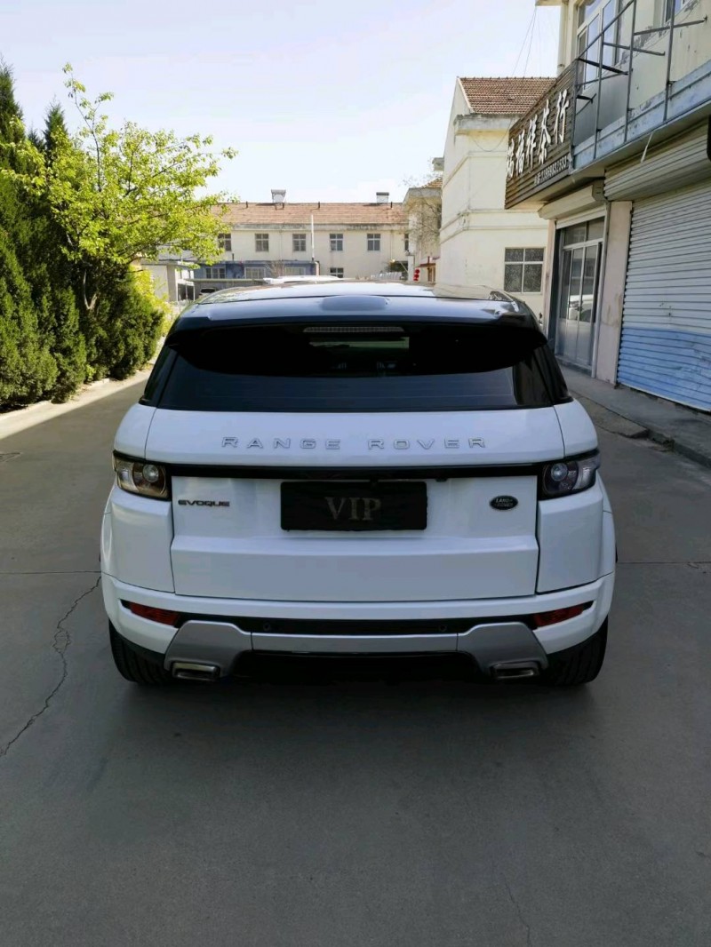 青岛16年路虎极光9