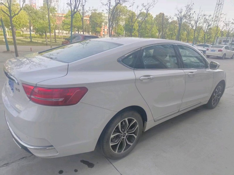 宜昌18年吉利博瑞3