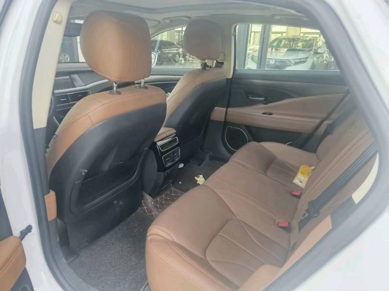 宜昌18年吉利博瑞8