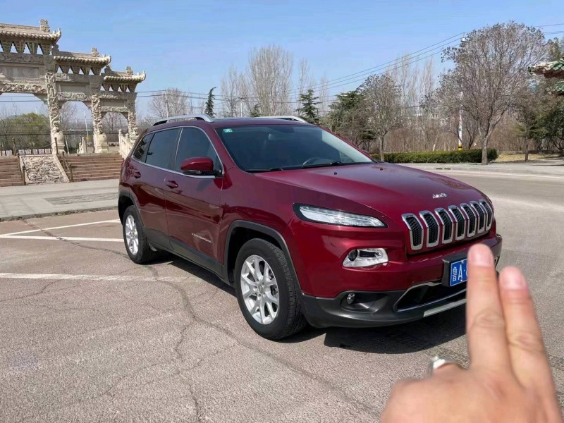 青岛18年Jeep自由光3