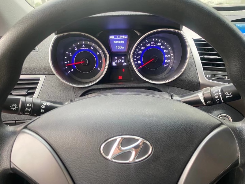 广州16年现代朗动9