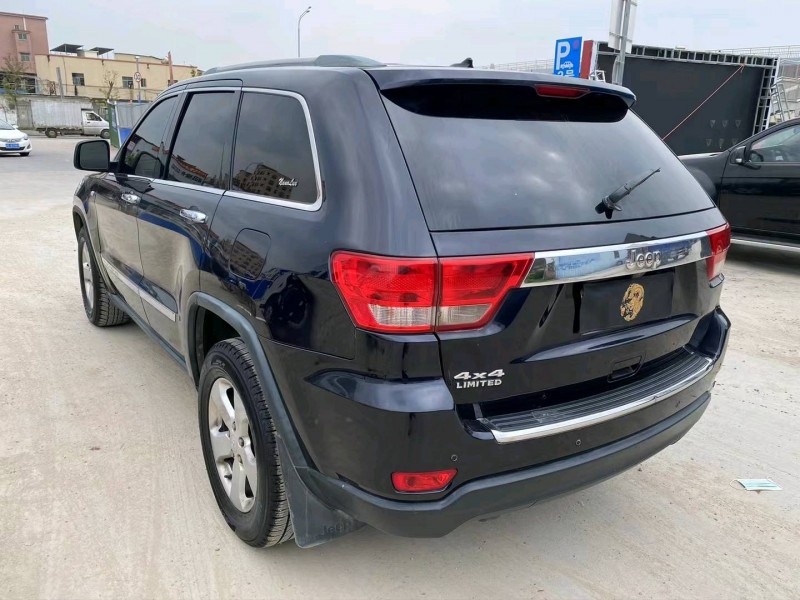 广州12年Jeep大切诺基8