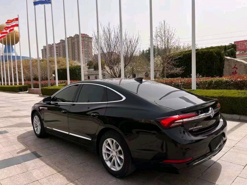 青岛20年别克君越8