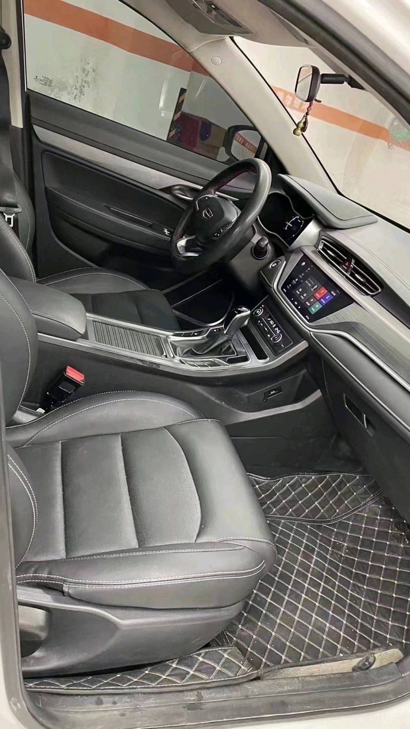 成都21年吉利帝豪GL9