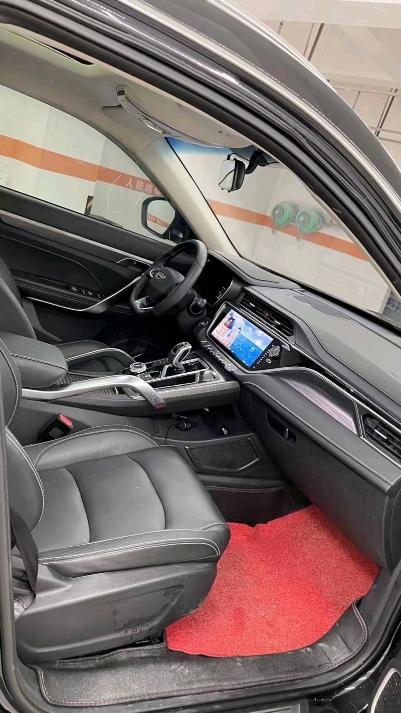 成都21年吉利博越8