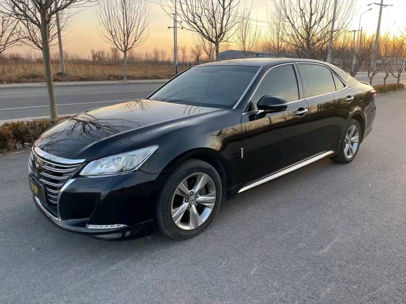 廊坊17年丰田皇冠3