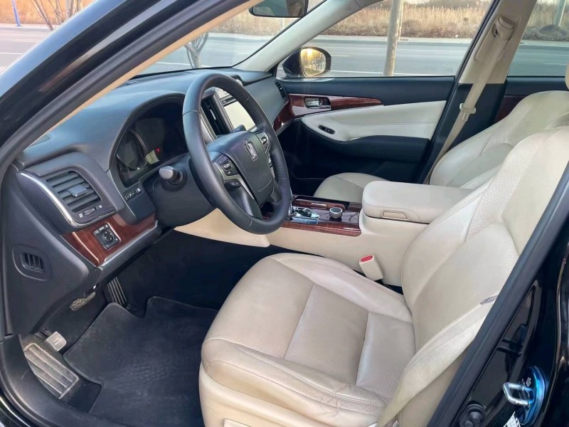 廊坊17年丰田皇冠4