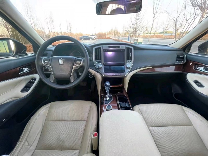 廊坊17年丰田皇冠6