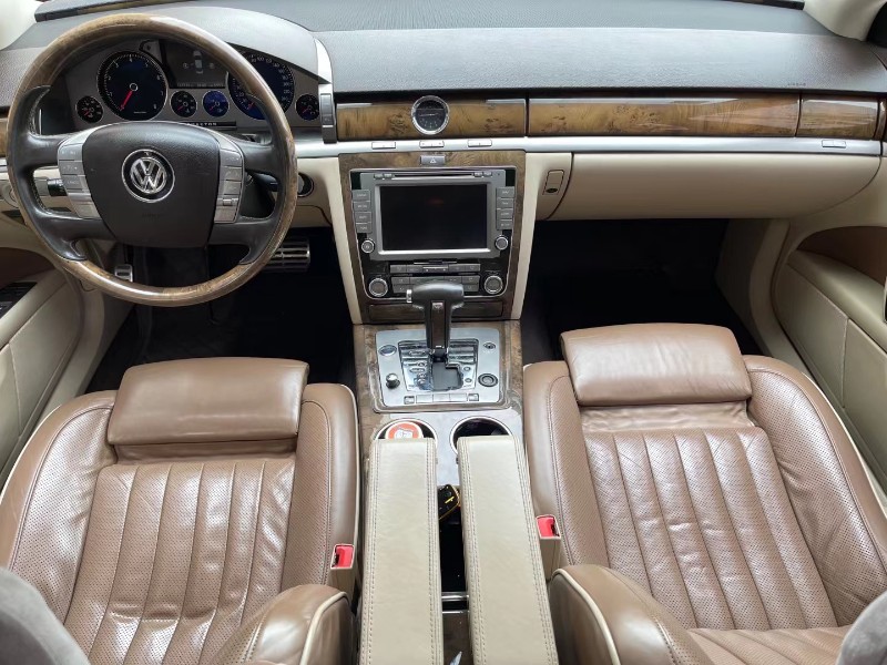 济宁11年大众辉腾5