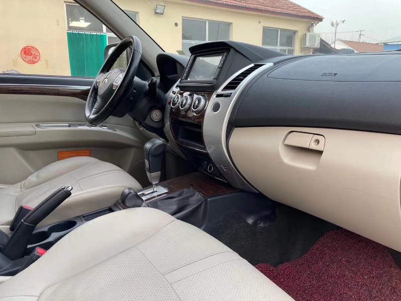 潍坊17年三菱帕杰罗7