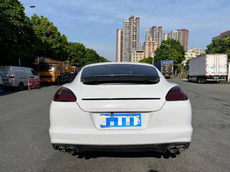 广州11年保时捷帕拉梅拉9