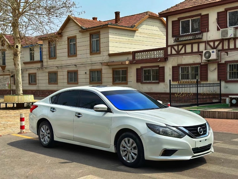 青岛17年日产天籁2