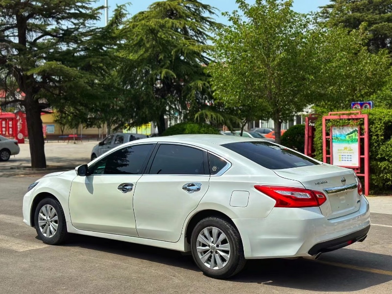 青岛17年日产天籁3