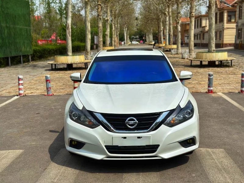 青岛17年日产天籁1