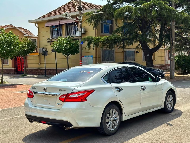 青岛17年日产天籁6