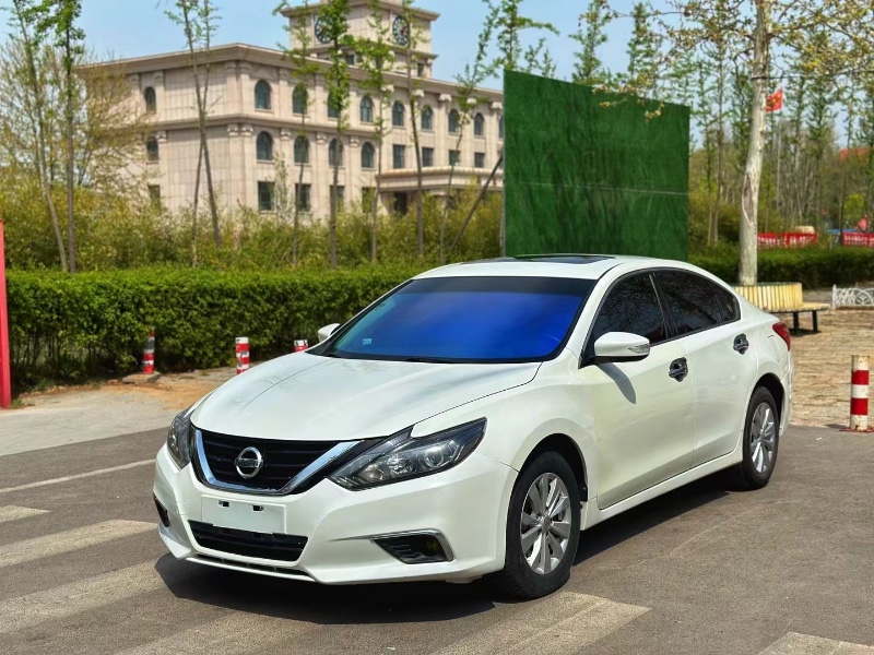 青岛17年日产天籁5