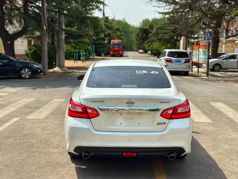 青岛17年日产天籁4