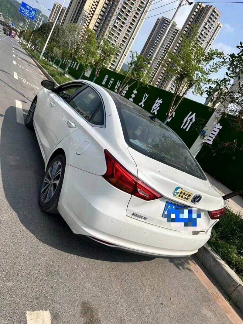 重庆18年长安汽车睿驰CC7