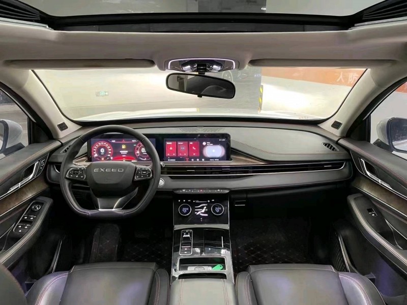 成都21年奇瑞星途8