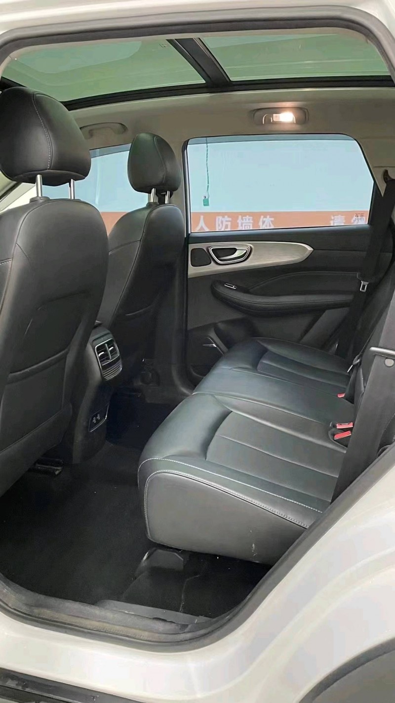 成都20年荣威RX57