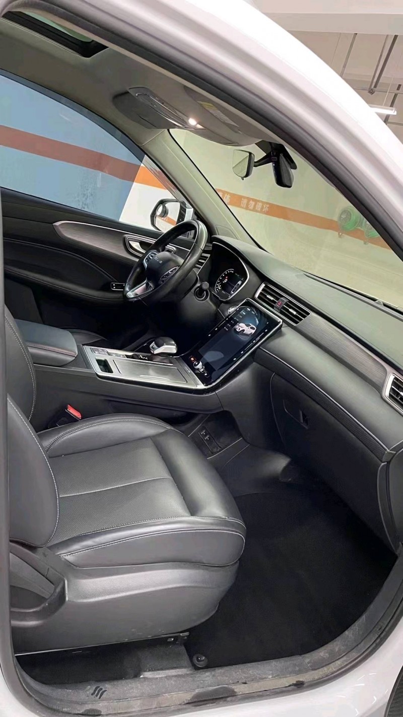 成都20年荣威RX58