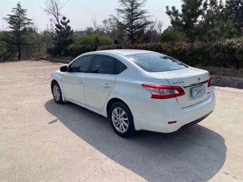 青岛15年日产轩逸5