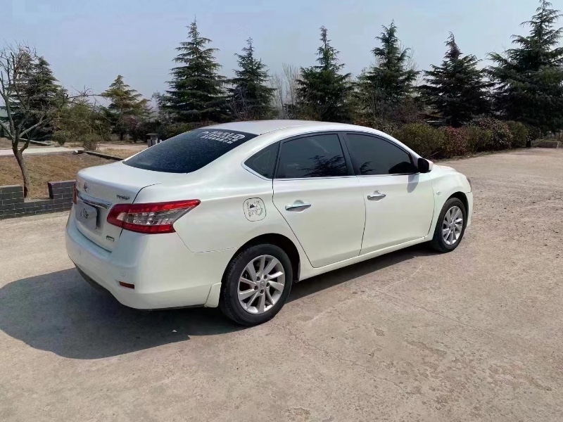 青岛15年日产轩逸6