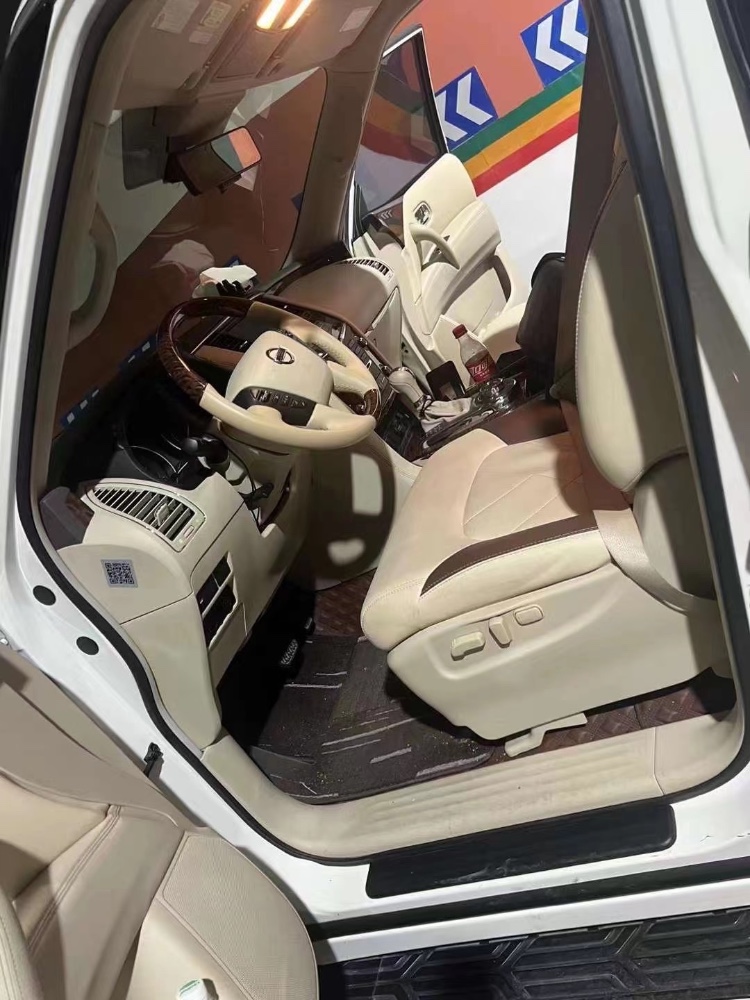 重庆18年日产途乐5