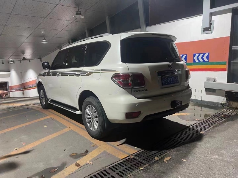 重庆18年日产途乐3