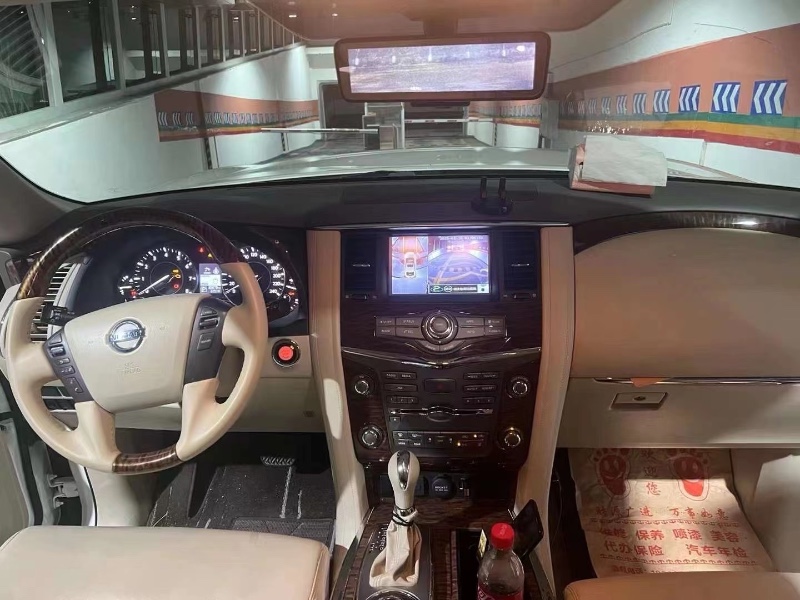 重庆18年日产途乐9