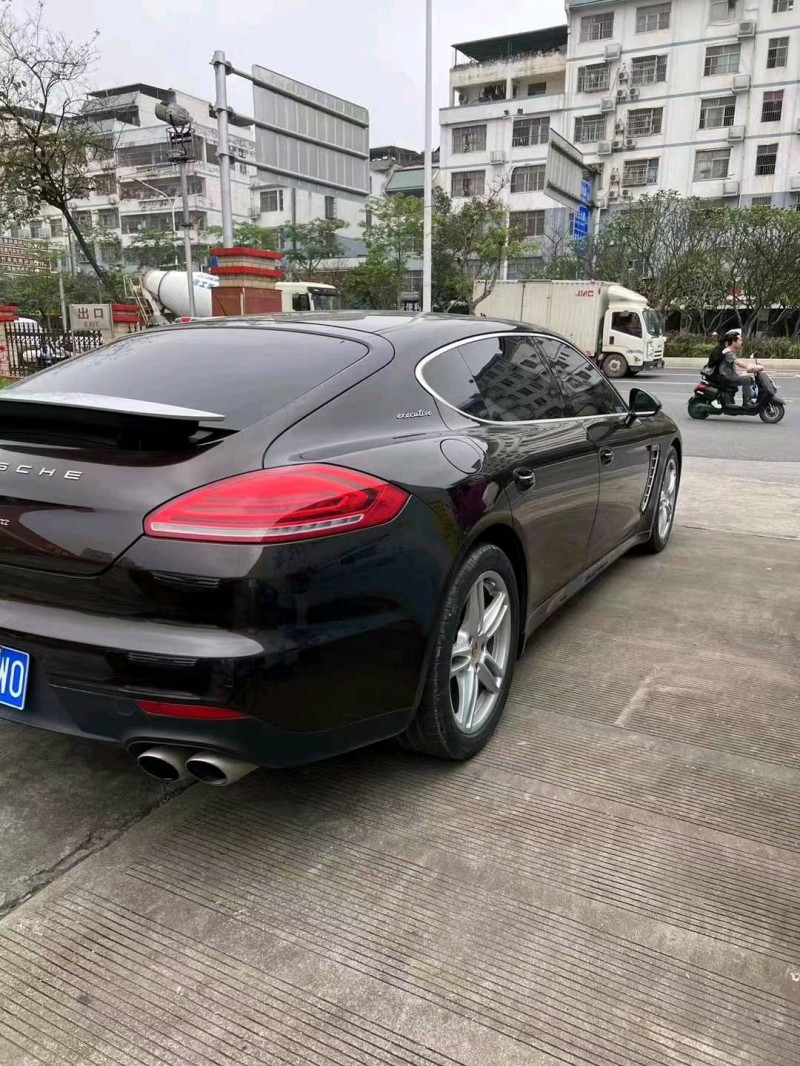 重庆15年保时捷帕拉梅拉4