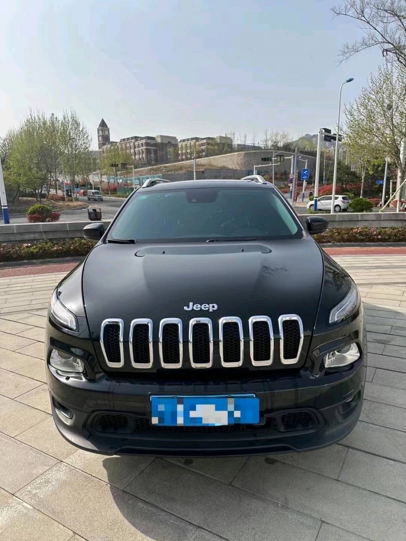 淄博15年Jeep自由光1