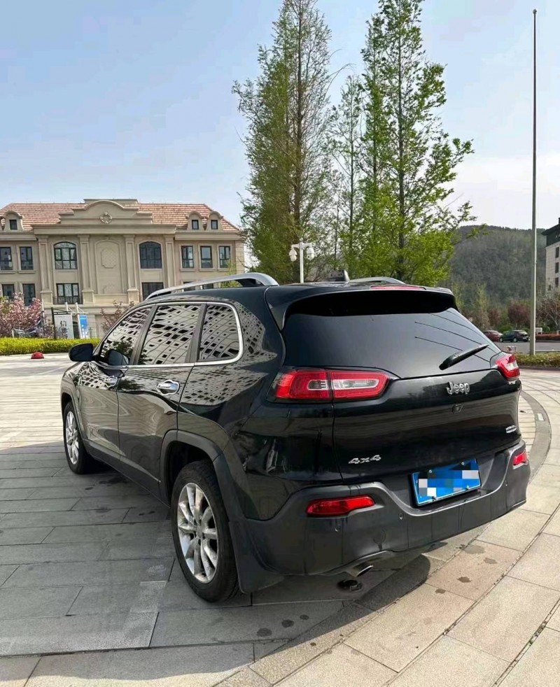 淄博15年Jeep自由光7