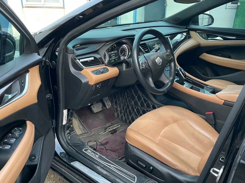 济宁16年别克君越5