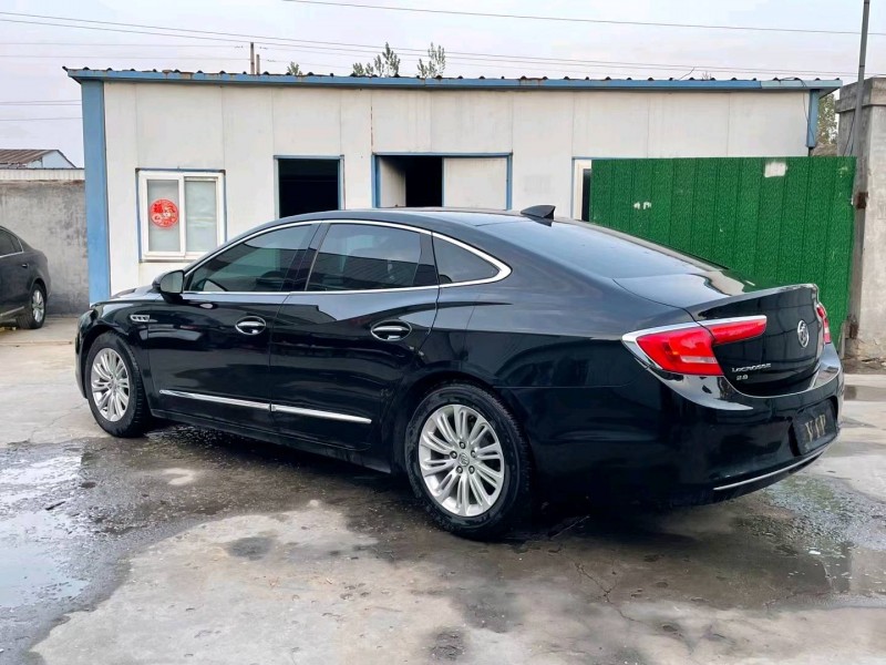 济宁16年别克君越8