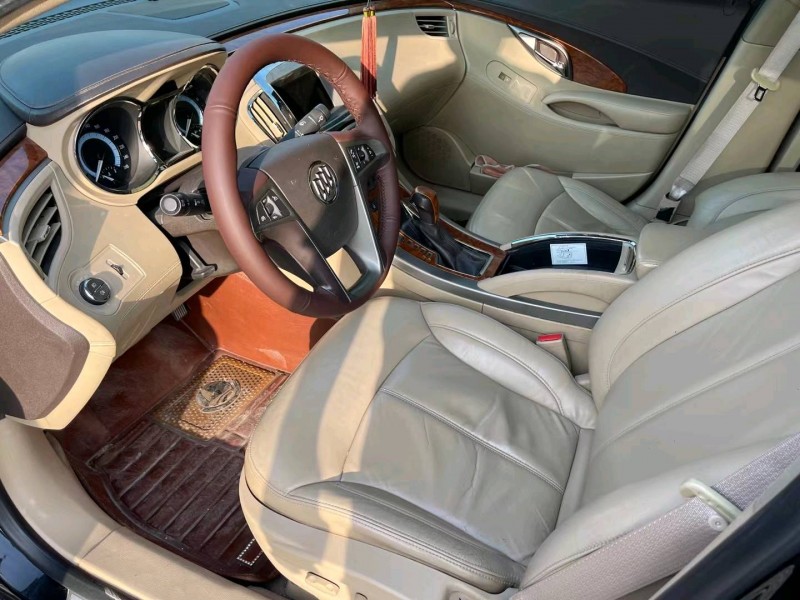 济宁13年别克君越5