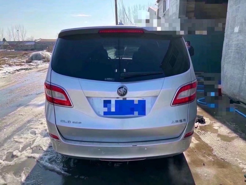 青岛12年别克GL89