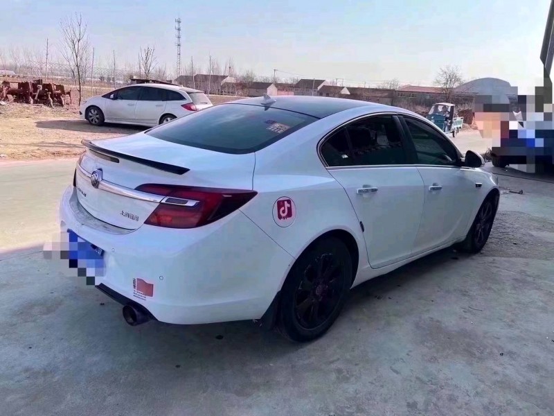 青岛15年别克君威8