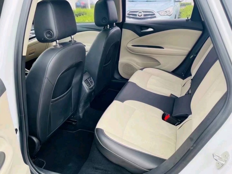 聊城18年别克威朗5