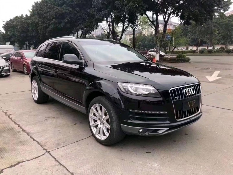 成都13年奥迪Q73