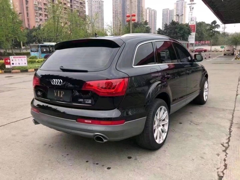成都13年奥迪Q74
