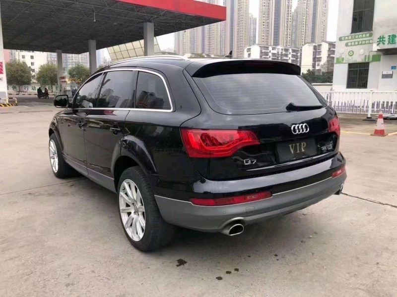 成都13年奥迪Q76