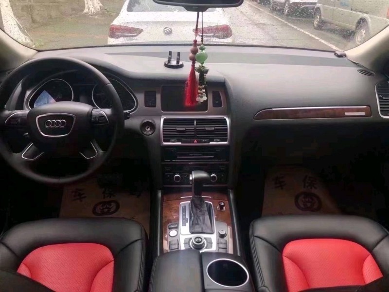 成都13年奥迪Q79