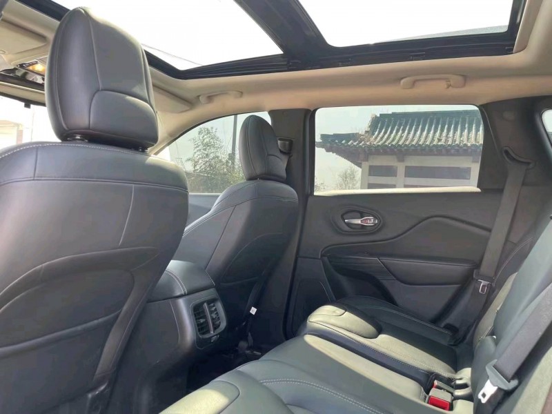 东营18年Jeep自由光8