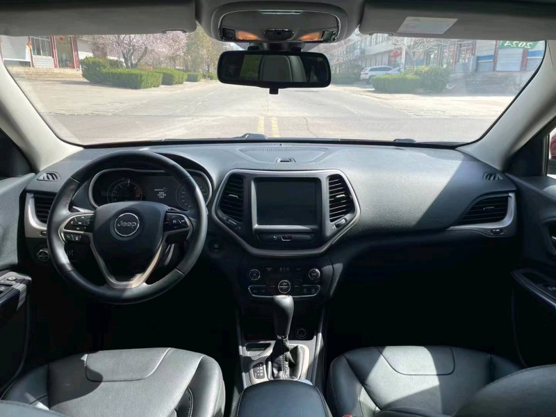 东营18年Jeep自由光9