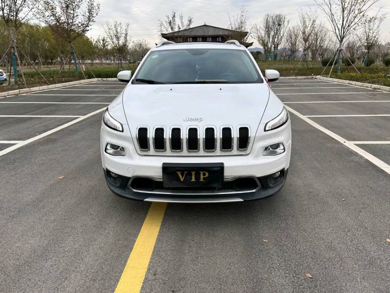 徐州17年Jeep自由光1